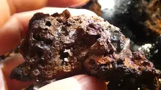 Pietra porosa ad alta temperatura di composizione complessa - fulgurite sintetizzata