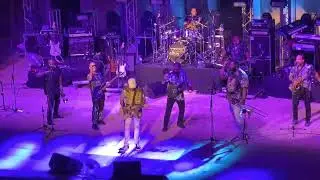 Хиляди танцуваха с „Куул енд дъ Генг“ под дъжда