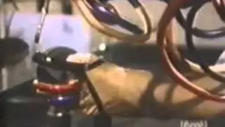 Луиза Холлис - длинные ногти на руках и на ногах