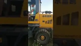 Вернулся домой с работы.