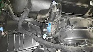 Audi a4 работа электродвигателя воздухозаборника v71