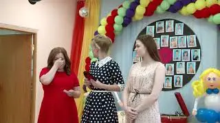 Выпускной в детском саду, воспитатели плачут
