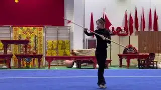 功夫女孩展示 “飞天枪”