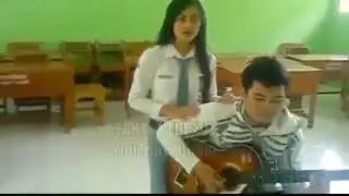 VIRAL !!! Anak SMA Main Didalam Kelas Saat Ruangan Sepi, Dan Liat Apa Yang Terjadi...kagum dibuatnya