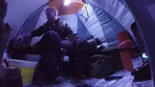 Зимняя рыбалка с ночёвкой при -20 и обустройство палатки.