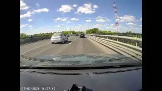Пассажирка даёт советы, как надо ездить на Sonate v6😁