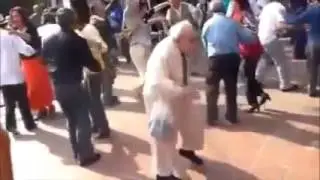 Дедуля зажигает