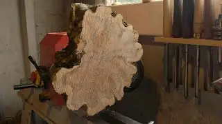 Woodturning a Yew Tree trunk platter / bowl.