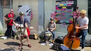 Incredible! Three Little Birds - Bob Marley in SafeCrackers Style! Busking!