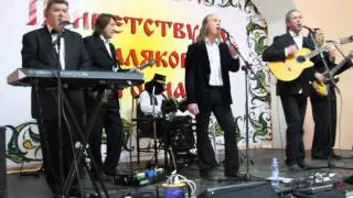Люди встречаются влюбляются женятся!!