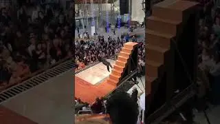 مشهد تمثيلي يعبر عن مسار الفرد في طريقه للنجاح