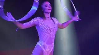 1365 Hula hoop act by Uliana / www.maximaaa.com