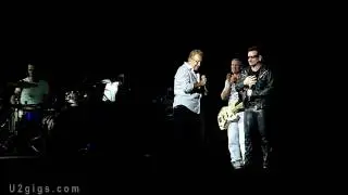 U2 & Zülfü Livaneli Istanbul 2010-09-06 Mothers Of The Disappeared - u2gigs.com