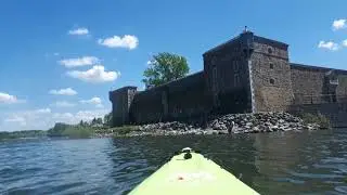 354.  Je quitte le bassin Chambly direction rivière Richelieu en kayak gonflable au Québec