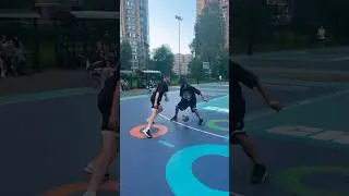 Кинул между ног, но не тому человеку 