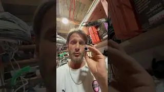 Я чуть не умер от смеха, как он вынес дверь 😂