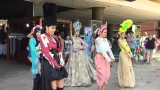 ladyboy dance в Pattaya near Central Festival