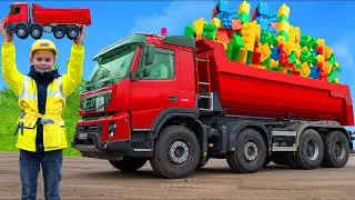 Çocuklar gerçek bir kamyonla oynuyor