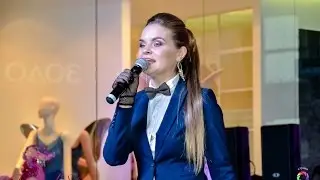 Песню исполняет Олеся Bis