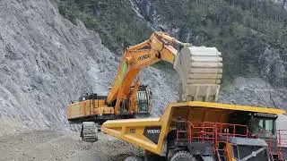 Hyundai Robex R800LC-9 loads the one and only Volvo R100E in europe !!