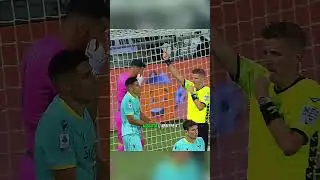 LE DÉFENSEUR SACRIFIE TOUT POUR SAUVER SON ÉQUIPE 😱🟥⚽