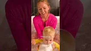 CUTE baby learns to float in bathtime #survivalswimming #baby #swimming #infant #bathtime #bathtub