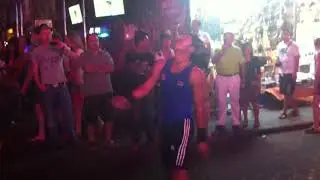 Тайский футболист с Волкин стрит