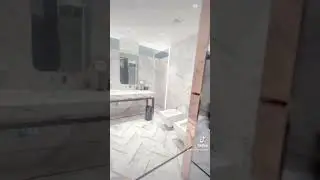 Baños de un centro comercial en Catar, parecen de un palacio.