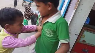 बच्चों की जबरजस्त लड़ाई funny video