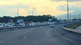 ТУРИСТЫ НЕ МОГУТ ПОПАСТЬ В ГЕЛЕНДЖИК. ВЫРУЧАЕТ ЗАД. СМОТРЕТЬ ДО КОНЦА 🧐