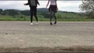 Shuffle dance - sisters