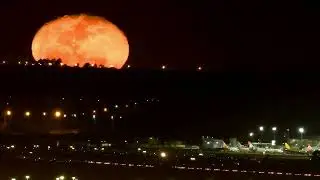 Lua Nascendo sobre o Aeroporto de Brasília