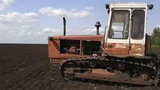 Гусеничный трактор Т-4А Запуск двигателя