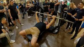 World Class Forte, гуляю по спортзалу, за одно соревнования по русскому жиму.