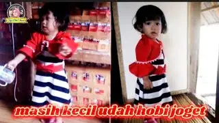 ngajarin anak kecil joget