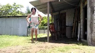 ALEJANDRA BAILANDO EN EL PATIO
