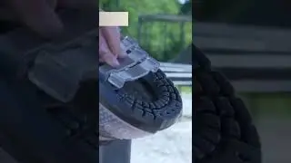 Новые подковы для лошадей. Эти подковы сделаны из пластика и абсолютно безопасны для лошади.