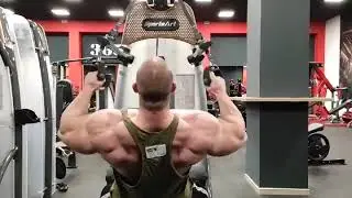 BODYBUILDER Michal Krizo Back Training 💪💪 | Simply Bodybuilding #shorts #backworkout