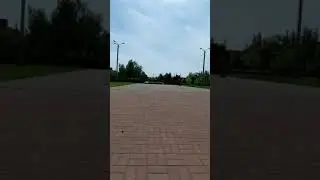 Боря на беговеле мчит