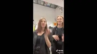 Девчонки классно танцуют под Macarena