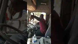 cheki jamaa anavyowapelekesha wachina 🤣🤣 kigoma ujiji