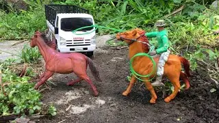 CATCHING escaping wild horse stop motion | schleich horse, escaping | wethinkio catching
