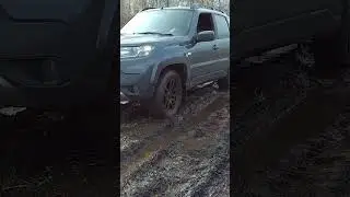 НИВА Тревел НА ХОЛОСТЫХ по раскисшей грунтовке. (Шнива, Нива Шевроле) 