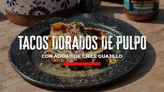 Tacos dorados de pulpo con adobo