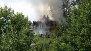 Горит дом в Сарапуле. Видео: Михаил Медведев
