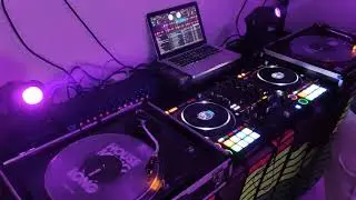 DDJ 1000 SRT DVS Vinyl with technics MK2 Turntables