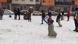 Масленица бег в мешках.