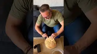 EXTRANJERO PRUEBA POR PRIMERA VEZ EL PAN DE MUERTO.