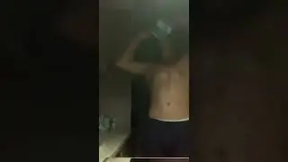 Пью снежок на протяжении 2-ух минут, голый