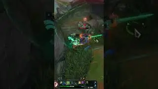Ganking Riven ?!? - Outplayed - League of Legends #shorts #leagueoflegends